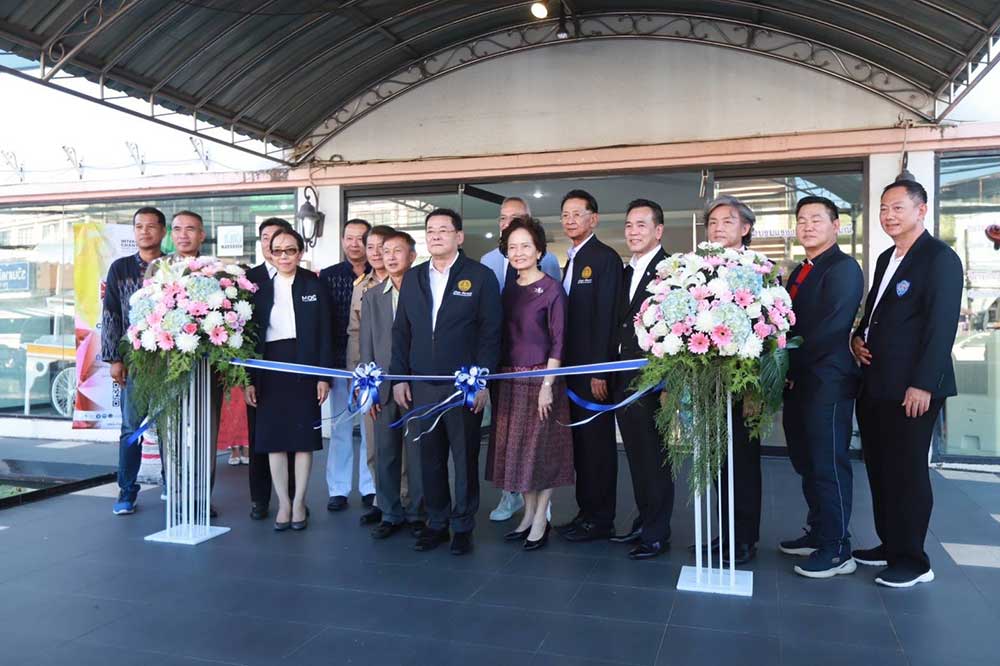 พณ. เปิดงานยิ่งใหญ่ จับมือจังหวัดจันทบุรี ตอกย้ำการเป็น “นครอัญมณีโลก” พณ. เปิดงานยิ่งใหญ่ จับมือจังหวัดจันทบุรี ตอกย้ำการเป็น “นครอัญมณีโลก”