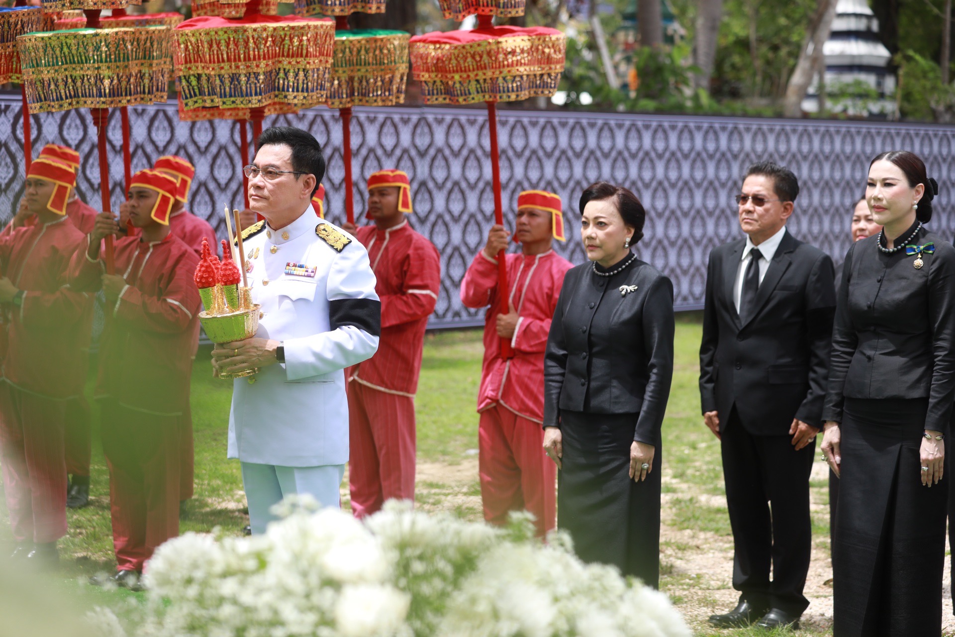 ครอบครัว “ลักษณวิศิษฏ์” น้อมสำนึกพระมหากรุณาธิคุณ พิธีพระราชทานเพลิงศพพ่อ ครอบครัว “ลักษณวิศิษฏ์” น้อมสำนึกพระมหากรุณาธิคุณ พิธีพระราชทานเพลิงศพพ่อ