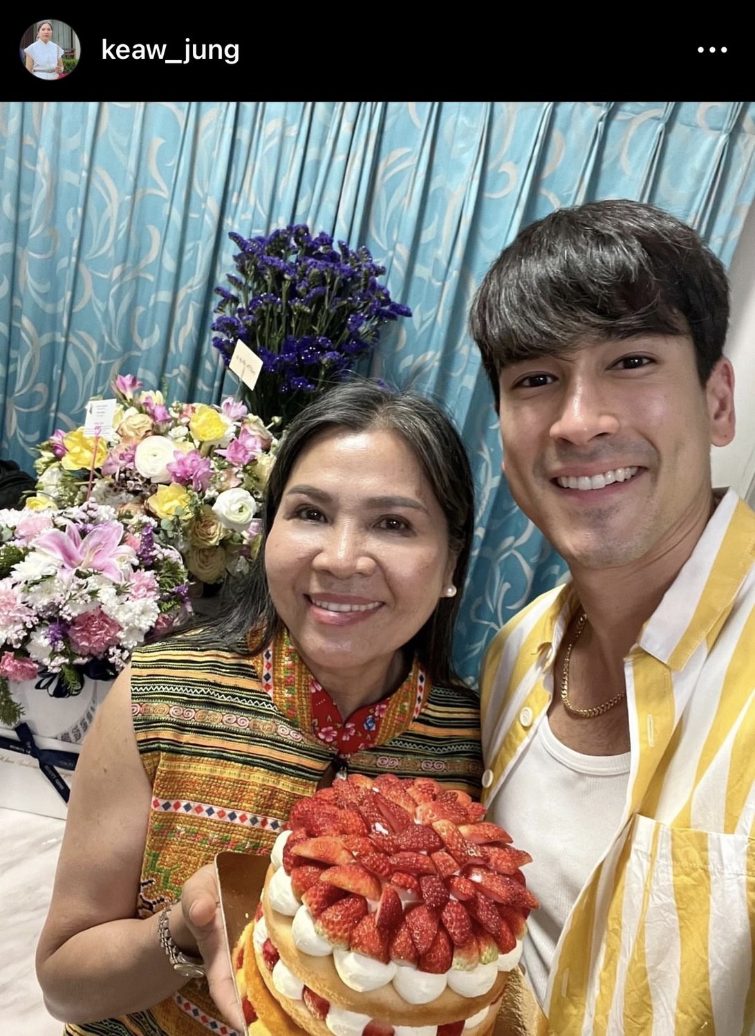 แม่แก้ว โพสต์ถึง ณเดชณ์ หลังขับรถคันเก่าติดไฟแดงแบบนี้?