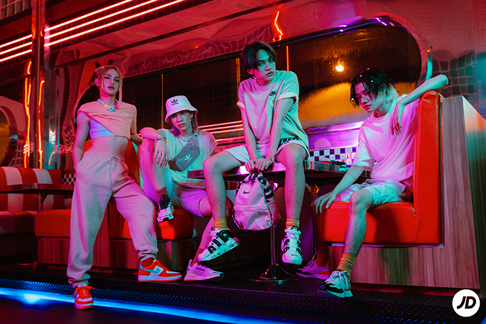 ส่องแฟชั่นรับ Summer กับศิลปินผู้นำเทรนด์ “4MIX” 