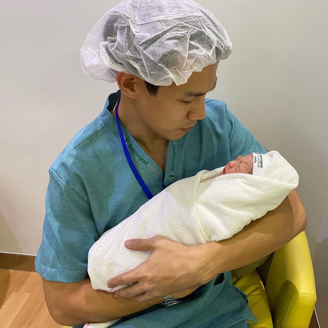 ณัฏฐ์ เทพหัสดิน สุดตื้นตัน นาน่า ธันยา คลอดลูกสาวคนแรกแล้ว ณัฏฐ์ เทพหัสดิน สุดตื้นตัน นาน่า ธันยา คลอดลูกสาวคนแรกแล้ว