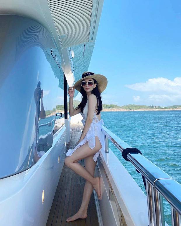 โป๊เกินงาม?!! ภรรยา ‘กัวฟู่เฉิง’ ถูกชาวเน็ตแซะและวิจารณ์ไม่หยุด โป๊เกินงาม?!! ภรรยา ‘กัวฟู่เฉิง’ ถูกชาวเน็ตแซะและวิจารณ์ไม่หยุด