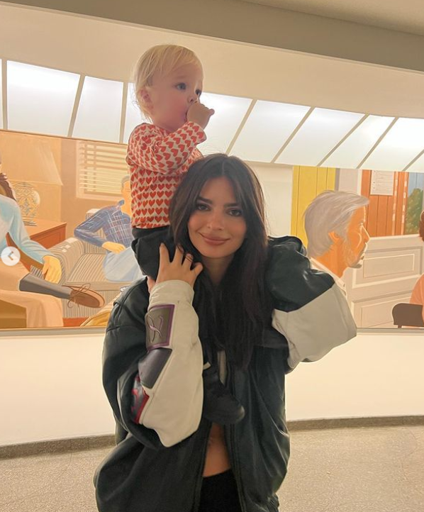 “Harry Styles” จูบดูดดื่มกับ “Emily Ratajkowski” ที่ญี่ปุ่น “Harry Styles” จูบดูดดื่มกับ “Emily Ratajkowski” ที่ญี่ปุ่น