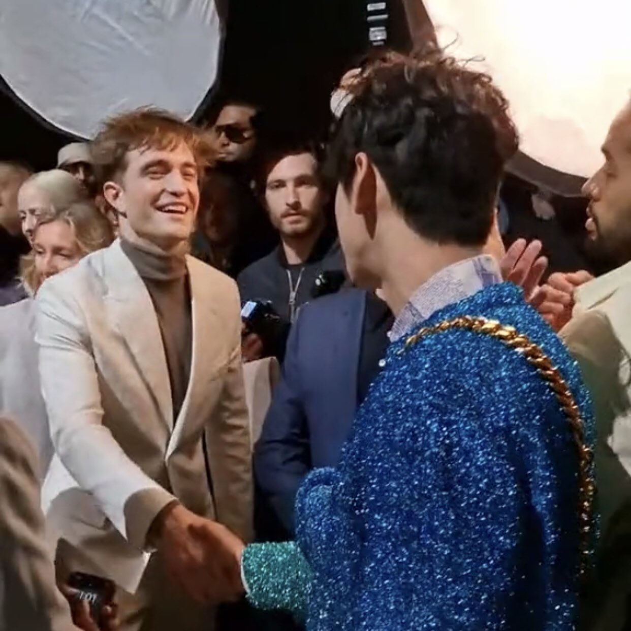 สามหนุ่มหล่อทะลุพีระมิด ! “ชาอึนอู” และ “เซฮุน” ได้กระทบไหล่ Robert Pattinson ที่งาน “Dior” สามหนุ่มหล่อทะลุพีระมิด ! “ชาอึนอู” และ “เซฮุน” ได้กระทบไหล่ Robert Pattinson ที่งาน “Dior”