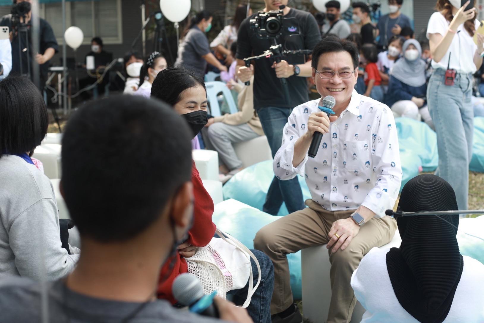 “จุรินทร์” มอบนโยบาย 5 ฟรี เป็นของขวัญวันเด็ก “จุรินทร์” มอบนโยบาย 5 ฟรี เป็นของขวัญวันเด็ก