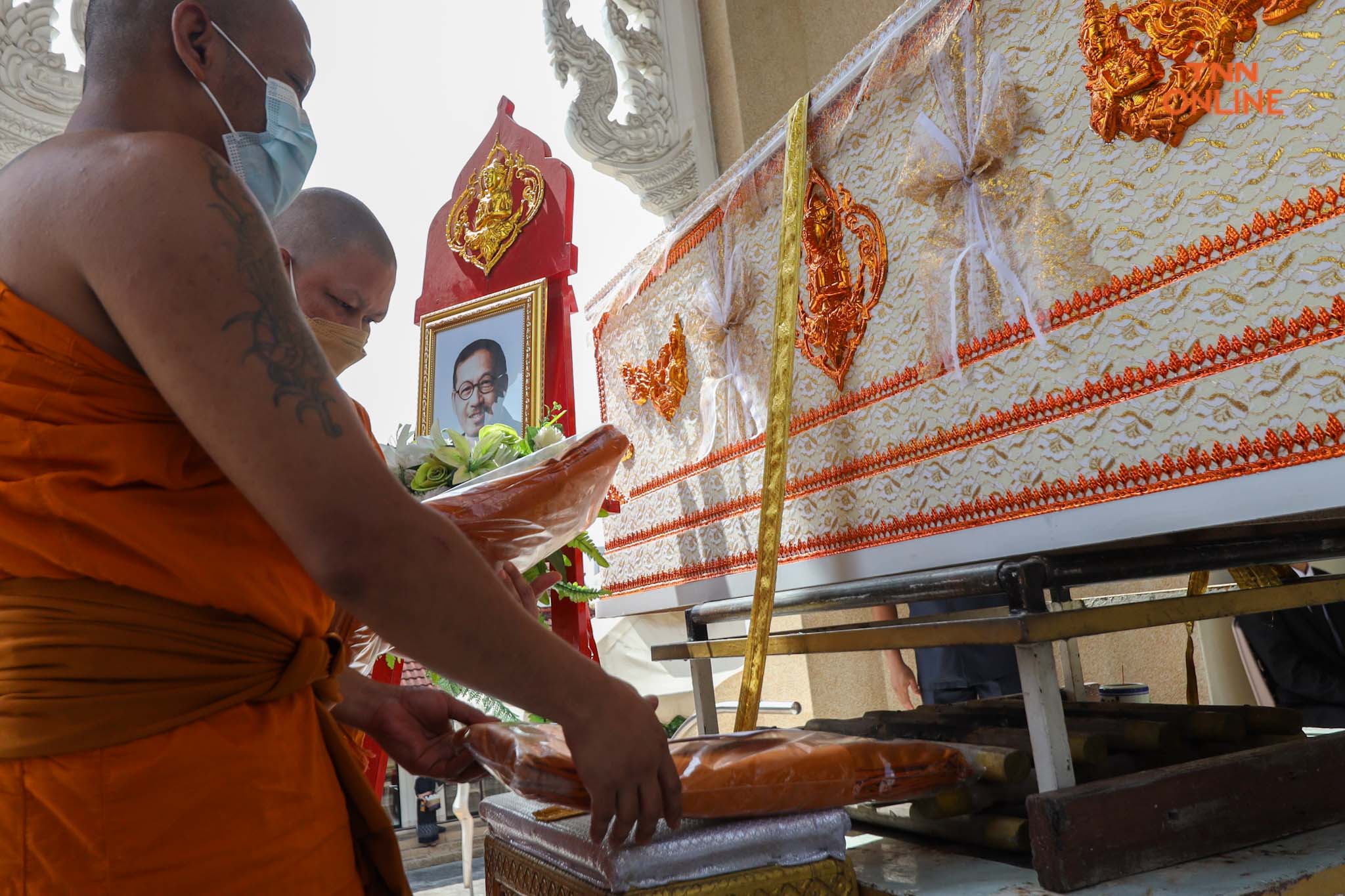 เหล่าเสนาร่วมส่ง”เสนาโค้ก”ใส่ชุดรายการยุทธการขยับเหงือกส่งครั้งสุดท้าย