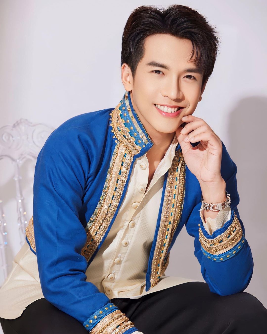 รักบ้านเดิมไม่ไปไหน เต๋า ภูศิลป์ จรดปากกาเซ็นสัญญาสัญญาค่ายเก่าอยู่ต่อกันยาวๆ