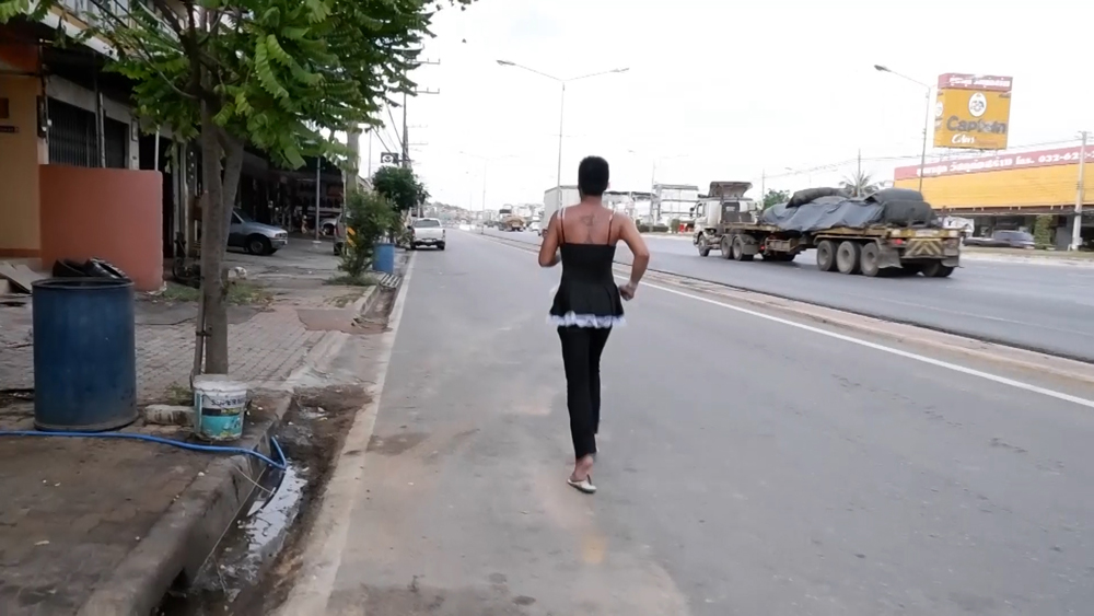 ใบดำสมใจ! หนุ่มสักลายแต่งคอสเพลย์วิ่งแก้บน ใบดำสมใจ! หนุ่มสักลายแต่งคอสเพลย์วิ่งแก้บน
