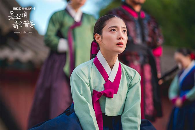 ผลงานใหม่ของ 'อีเซยอง' ในบทสาวโชซอนหลงยุค ผลงานใหม่ของ 'อีเซยอง' ในบทสาวโชซอนหลงยุค