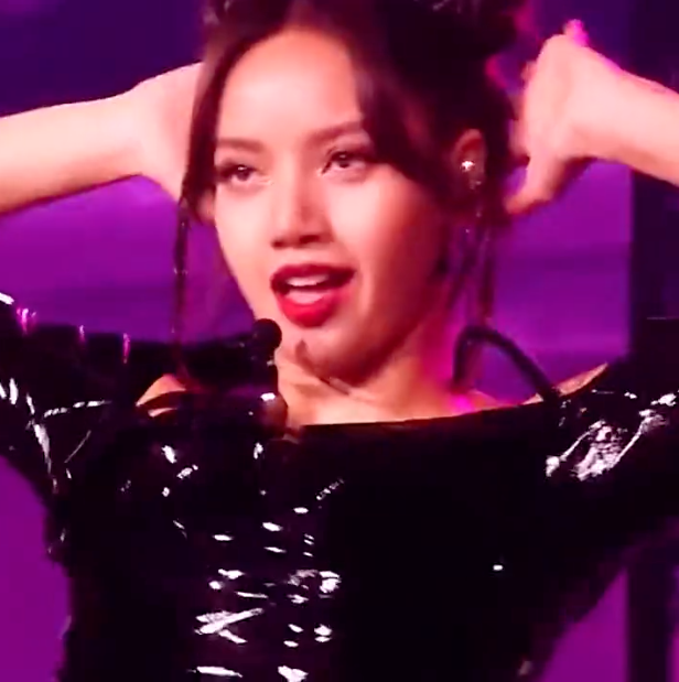 แบรนด์ไทยสร้างเรื่อง!! ดีไซน์ชุดสเตจเดี่ยว 'ลิซ่า BLACKPINK' ที่ซานฟรานซิสโกสุดปั๊วะปัง