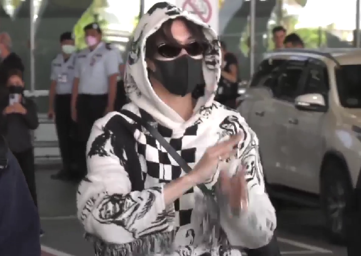 หล่อทะลุแมสก์ แบมแบม เดินทางถึงเมืองไทยแล้ว เตรียมเค้าท์ดาวน์ปีใหม่กับแฟนๆ หล่อทะลุแมสก์ แบมแบม เดินทางถึงเมืองไทยแล้ว เตรียมเค้าท์ดาวน์ปีใหม่กับแฟนๆ