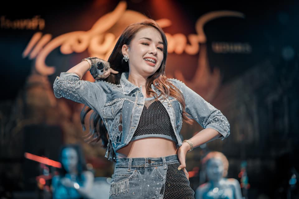 ฟลุ๊ค ฐิติกร เคลียร์ปมค่ายเพลง เจนนี่ รวมประเด็นค่าฉีกสัญญา 2 แสน! ฟลุ๊ค ฐิติกร เคลียร์ปมค่ายเพลง เจนนี่ รวมประเด็นค่าฉีกสัญญา 2 แสน!