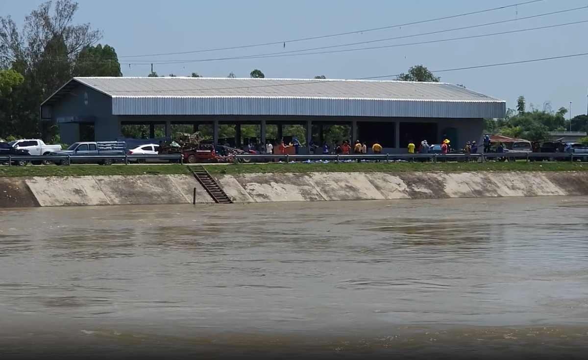 บางระกำ น้ำสูงขึ้น อีกไม่ถึงเมตร เท่าปี 54 บางระกำ น้ำสูงขึ้น อีกไม่ถึงเมตร เท่าปี 54