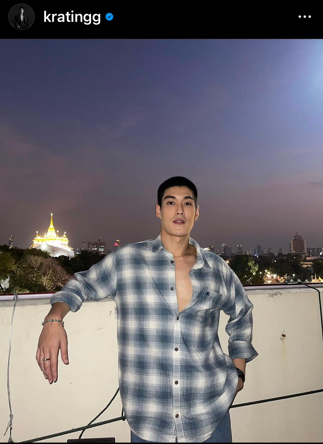 ทะเลไฟลุก!! กระทิง อวดหุ่นเฟิร์มริมชายหาด ทำชาวเน็ตแห่คอมเมนต์รัวๆ ทะเลไฟลุก!! กระทิง อวดหุ่นเฟิร์มริมชายหาด ทำชาวเน็ตแห่คอมเมนต์รัวๆ