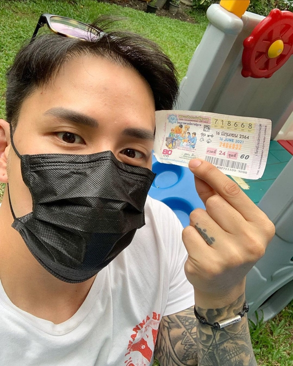 แจ๊ค - แทค ยิ้มแก้มปริ ดวงดีถูกลอตเตอรี่งวดนี้!! แจ๊ค - แทค ยิ้มแก้มปริ ดวงดีถูกลอตเตอรี่งวดนี้!!