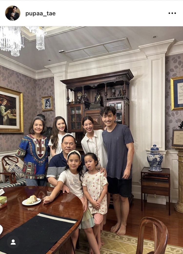 โมเมนต์อบอุ่น ภูผา เตชะณรงค์  โพสต์ภาพอดีตพี่สะใภ้ แอฟ ทักษอร ร่วมเฟรมกับครอบครัวเตชะณรงค์ 
