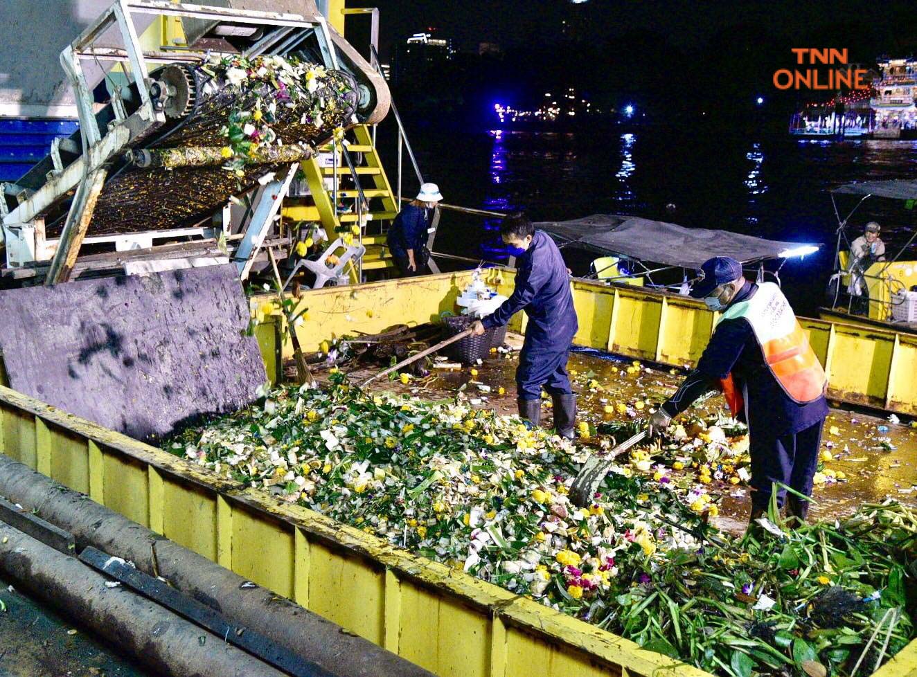กทม.จัดเจ้าหน้าที่ลุยเก็บกระทงในแม่น้ำเจ้าพระยาเตรียมนำไปกำจัดอย่างถูกวิธี คาดว่าปีนี้มีกระทงมากขึ้นเนื่องจากโควิด-19 คลี่คลาย กทม.จัดเจ้าหน้าที่ลุยเก็บกระทงในแม่น้ำเจ้าพระยาเตรียมนำไปกำจัดอย่างถูกวิธี คาดว่าปีนี้มีกระทงมากขึ้นเนื่องจากโควิด-19 คลี่คลาย