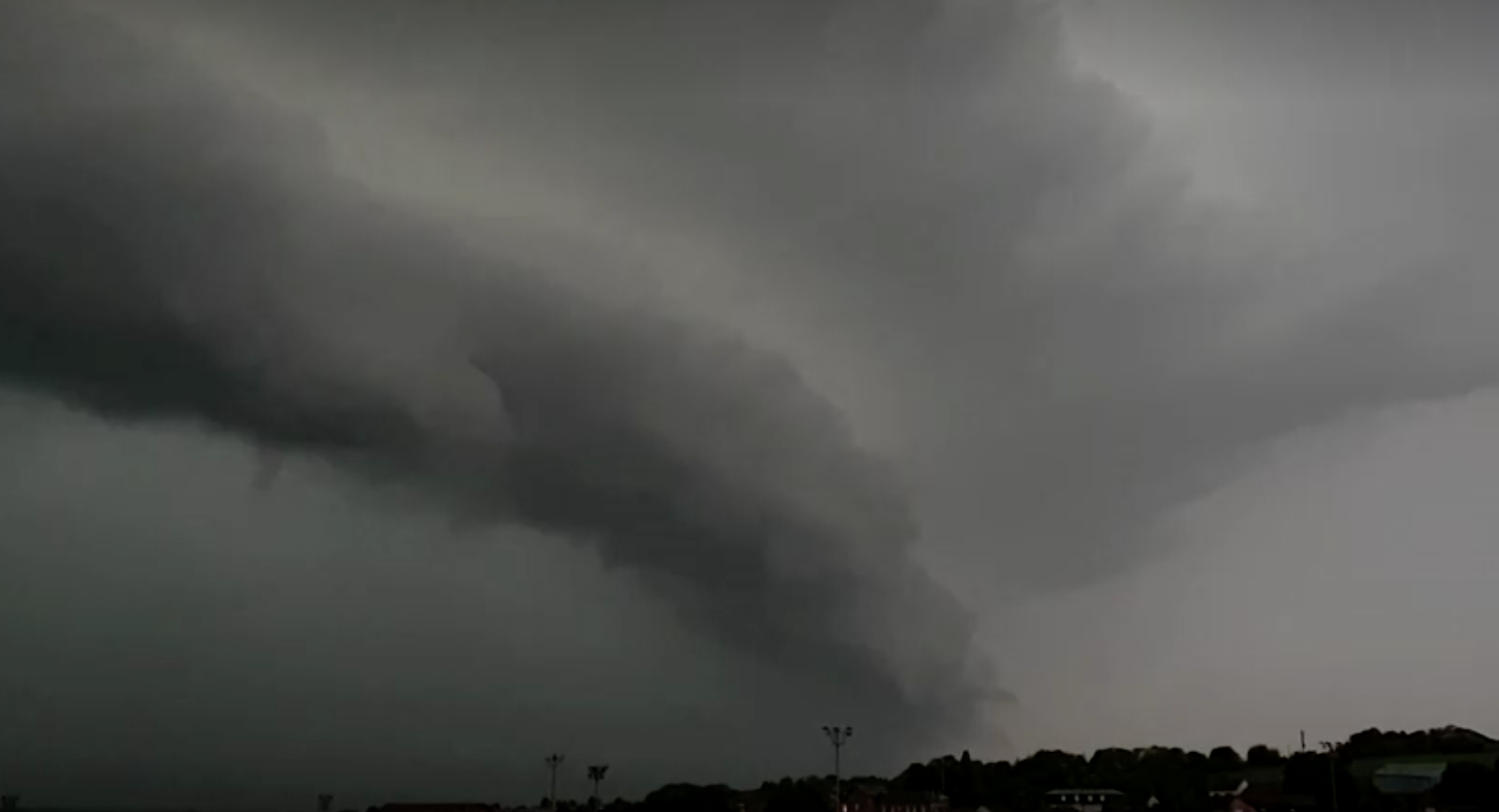 เปิดภาพ “พายุ Supercell” ทำฝรั่งเศสเผชิญวันที่มืดมนที่สุดของปีนี้ เปิดภาพ “พายุ Supercell” ทำฝรั่งเศสเผชิญวันที่มืดมนที่สุดของปีนี้