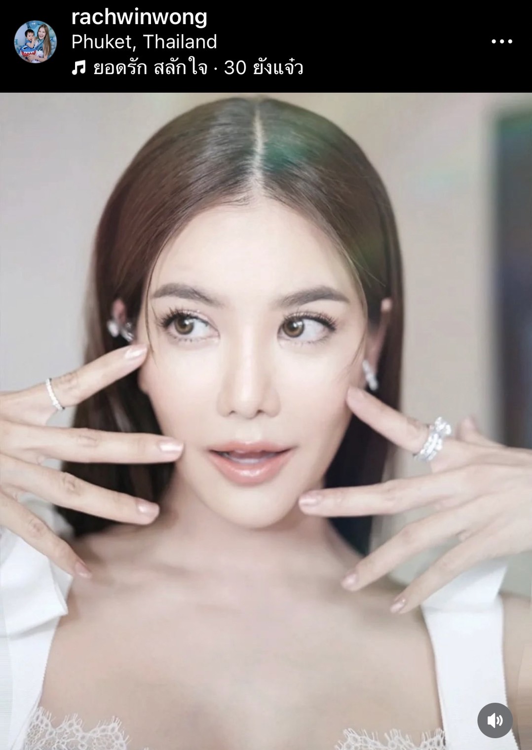 ก้อย แชร์โมเมนต์ ตูน เซอร์ไพรส์น้องๆ มอบทุนการศึกษา อุปกรณ์กีฬาและเลี้ยงอาหารกลางวัน ก้อย แชร์โมเมนต์ ตูน เซอร์ไพรส์น้องๆ มอบทุนการศึกษา อุปกรณ์กีฬาและเลี้ยงอาหารกลางวัน