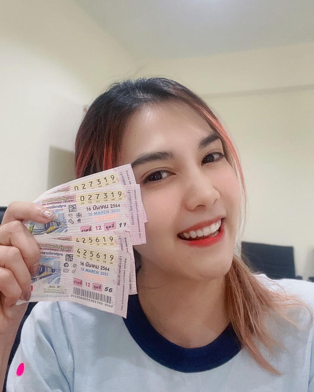 พั้นซ์ วรกาญจน์ นำทีมรับทรัพย์หลังถูกลอตเตอรี่ พั้นซ์ วรกาญจน์ นำทีมรับทรัพย์หลังถูกลอตเตอรี่