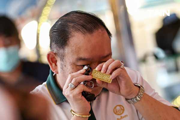 พาณิชย์ตรวจร้านทองเยาวราช สร้างความเชื่อมั่นหลังราคาทองพุ่งต่อเนื่อง