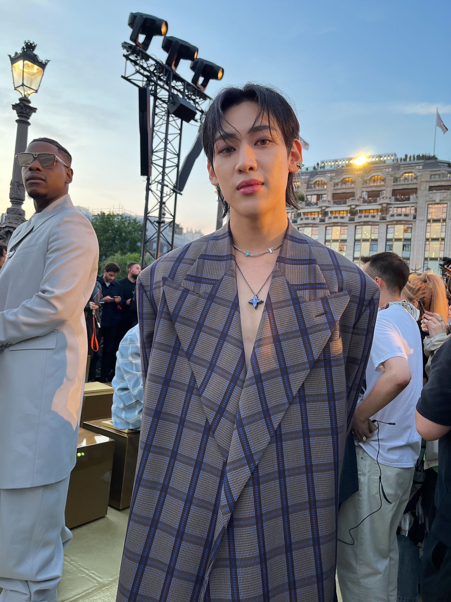 พี่น้องกอดกันกลม!! 'แบมแบม' รัวเซ็ตภาพพบหน้า 'แจ็คสัน หวัง' ที่ปารีส พี่น้องกอดกันกลม!! 'แบมแบม' รัวเซ็ตภาพพบหน้า 'แจ็คสัน หวัง' ที่ปารีส