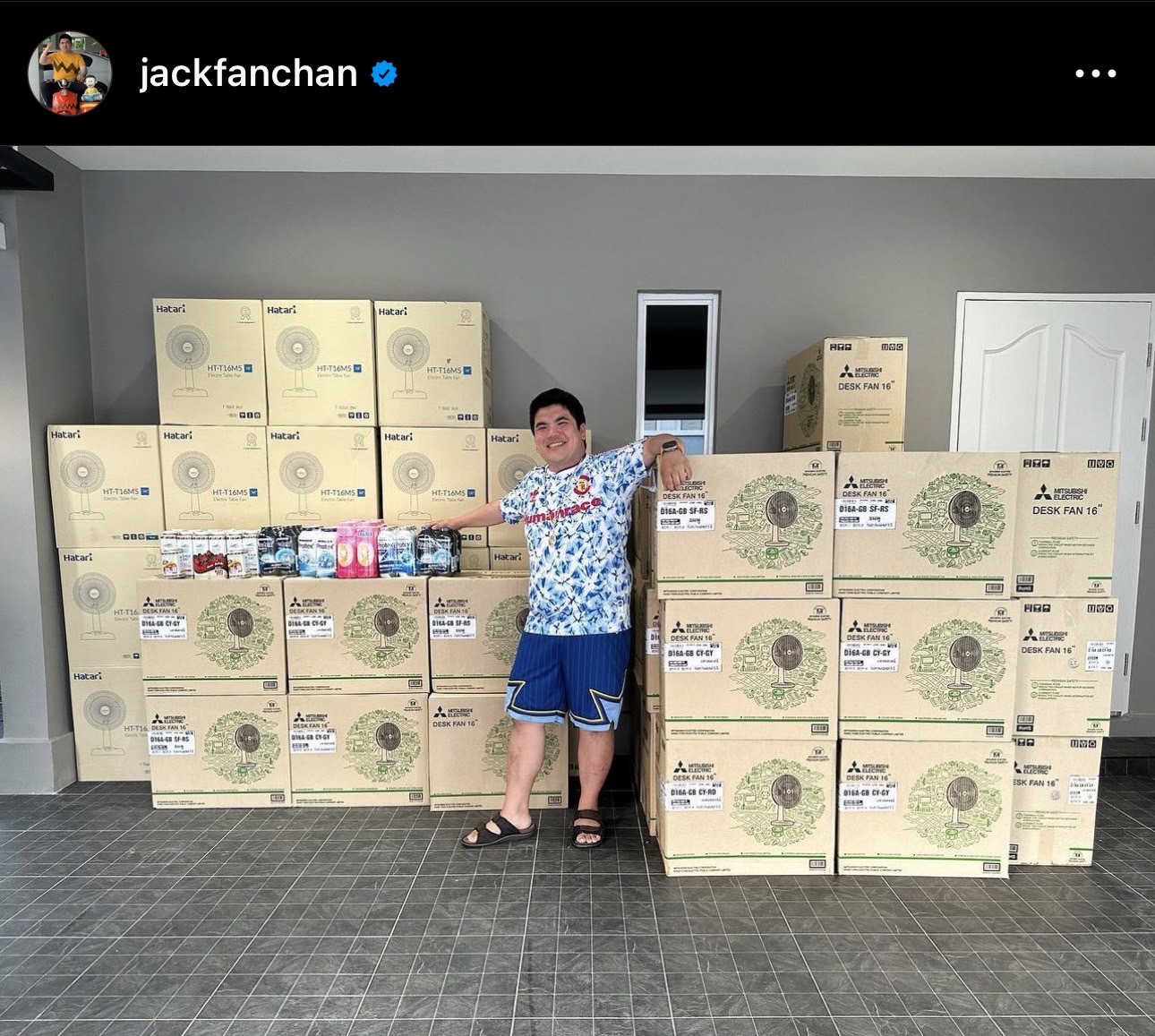 แจ็ค แฟนฉัน ขอทำดี แจกพัดลม-แป้งเย็น ให้กับคนขาดแคลน แจ็ค แฟนฉัน ขอทำดี แจกพัดลม-แป้งเย็น ให้กับคนขาดแคลน