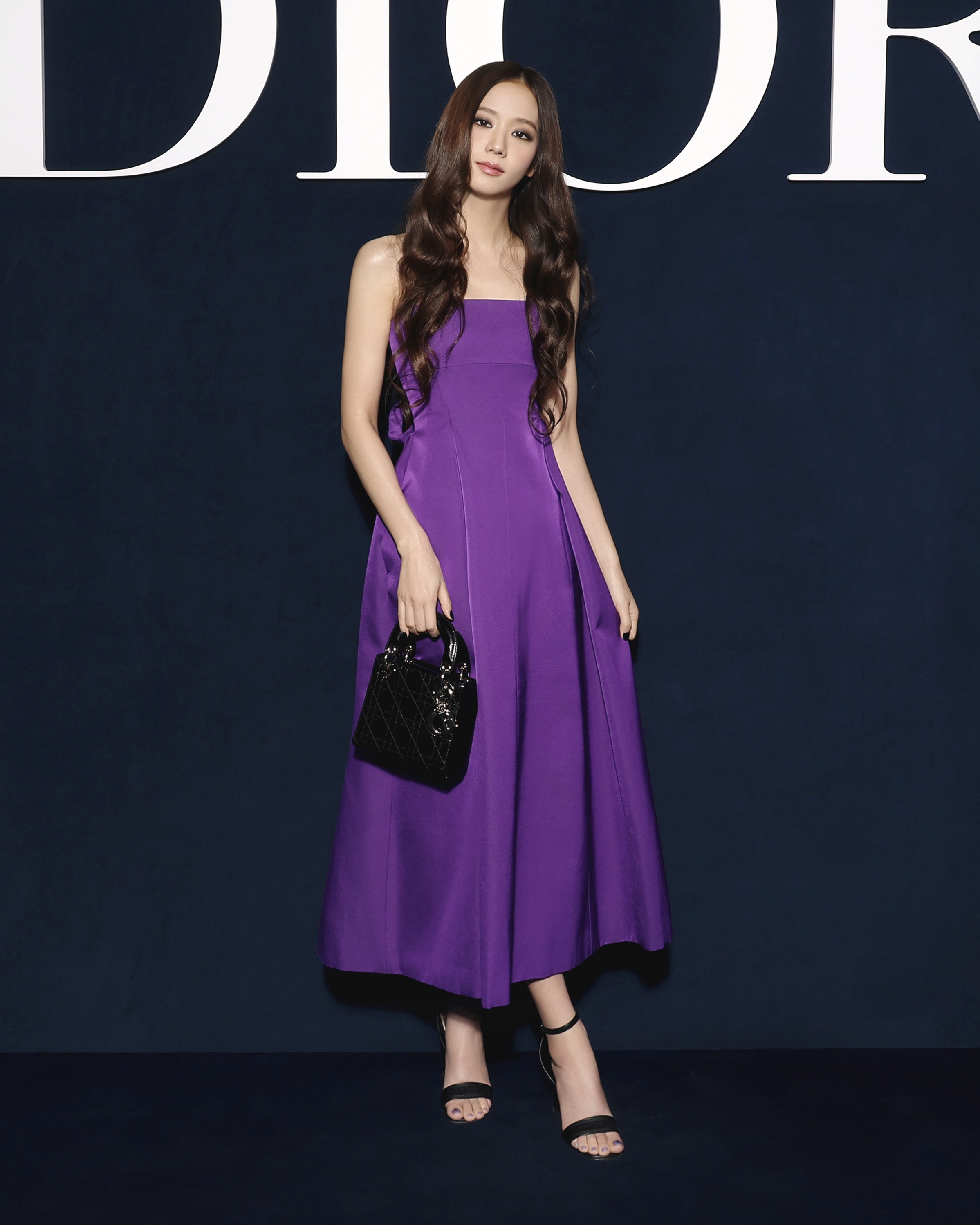 'จีซู-อาโป-คิมเบอร์ลี่'!! เฉิดฉายโดดเด่น ชมแฟชั่นโชว์ Dior ที่ปารีส 'จีซู-อาโป-คิมเบอร์ลี่'!! เฉิดฉายโดดเด่น ชมแฟชั่นโชว์ Dior ที่ปารีส