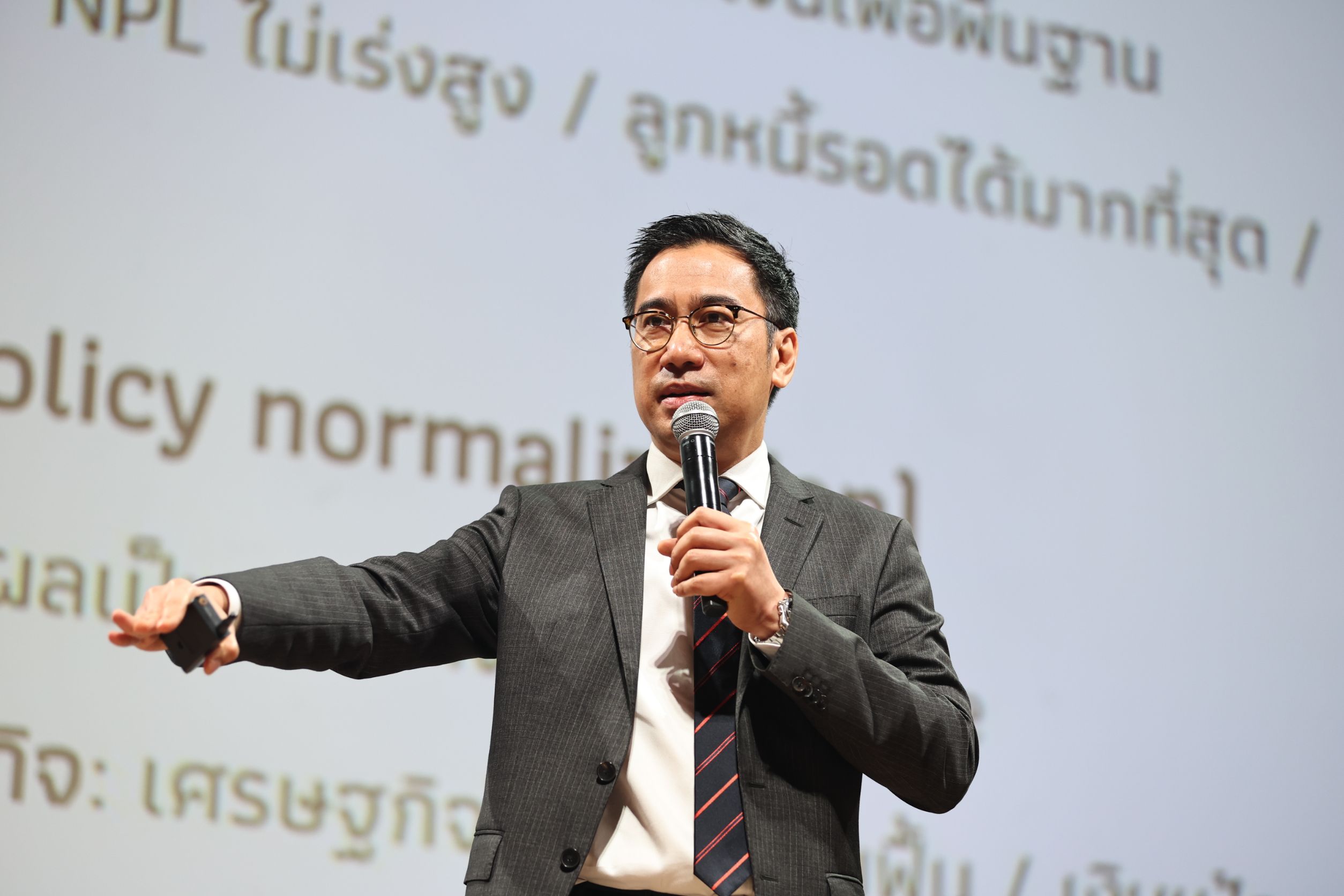 ผู้ว่าฯ แบงก์ชาติพร้อมขึ้นดอกเบี้ยแรงสกัดเงินเฟ้อ แนะรัฐเลี่ยงออกกฏระเบียบขวางการลงทุน ผู้ว่าฯ แบงก์ชาติพร้อมขึ้นดอกเบี้ยแรงสกัดเงินเฟ้อ แนะรัฐเลี่ยงออกกฏระเบียบขวางการลงทุน