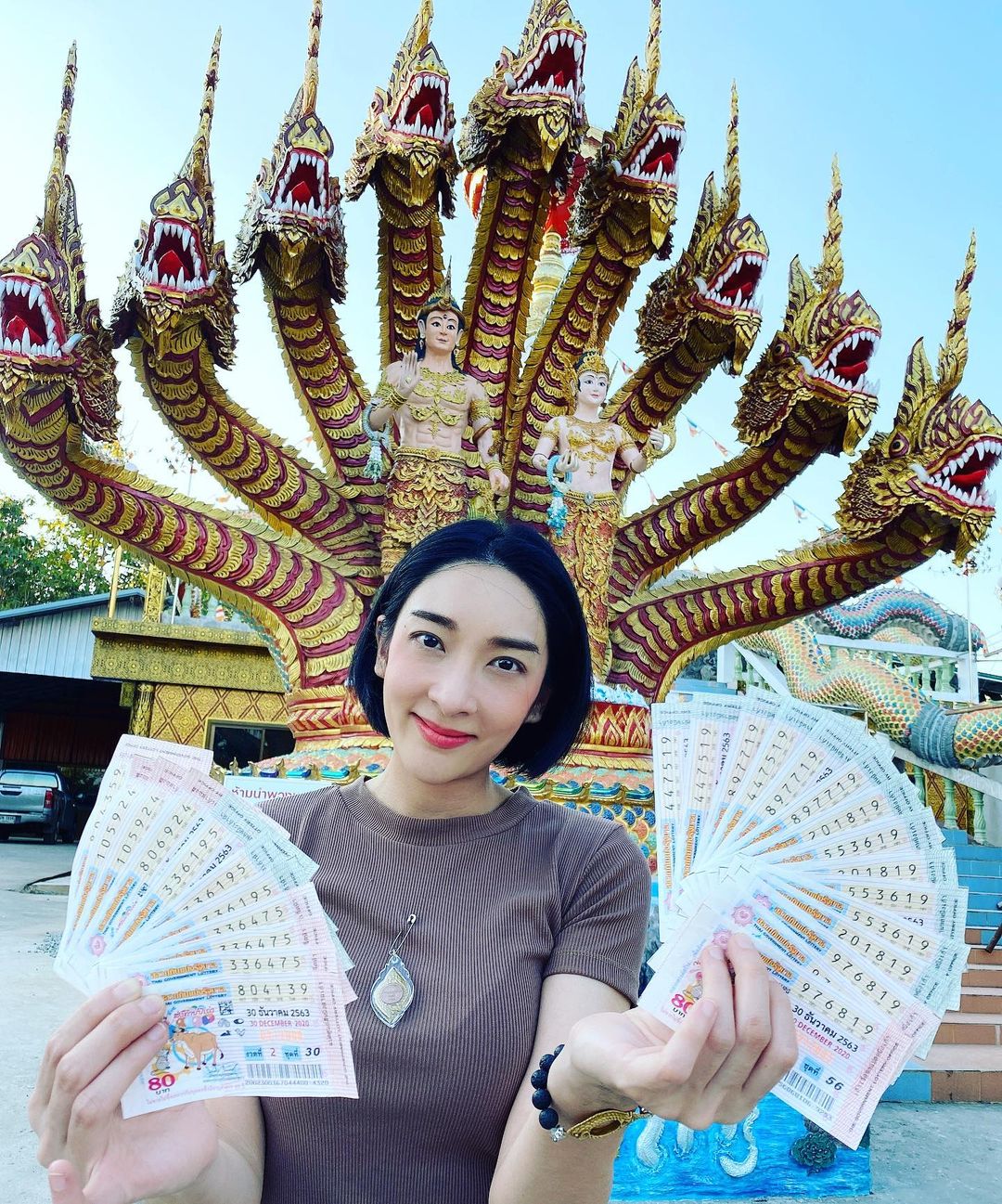 เฟี้ยว์ฟ้าว สุดสวิงริงโก้ แจงไม่ได้เพิ่งถูกลอตเตอรี่ตอนสร้างพระ แต่ถูกมาก่อนหน้านั้นแล้ว เฟี้ยว์ฟ้าว สุดสวิงริงโก้ แจงไม่ได้เพิ่งถูกลอตเตอรี่ตอนสร้างพระ แต่ถูกมาก่อนหน้านั้นแล้ว