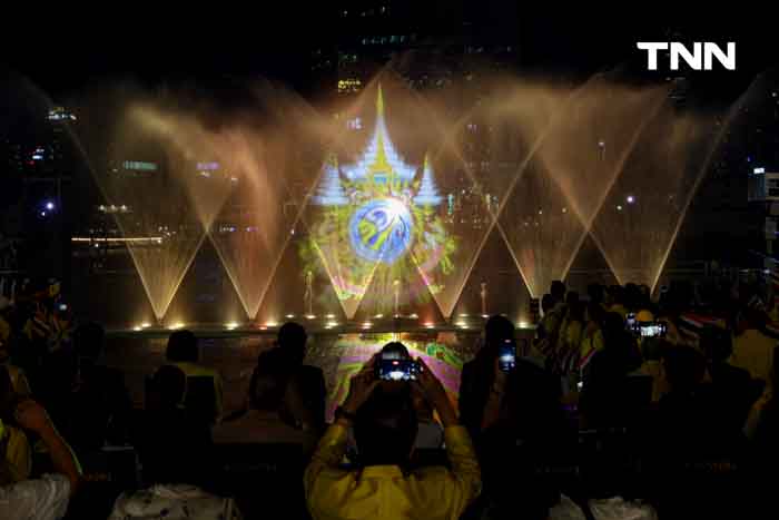 ม่านน้ำเฉลิมพระเกียรติ แสง สี เสียง และจินตลีลา ชุด “ลำนำแห่งนที สดุดีจอมราชัน” ม่านน้ำเฉลิมพระเกียรติ แสง สี เสียง และจินตลีลา ชุด “ลำนำแห่งนที สดุดีจอมราชัน”