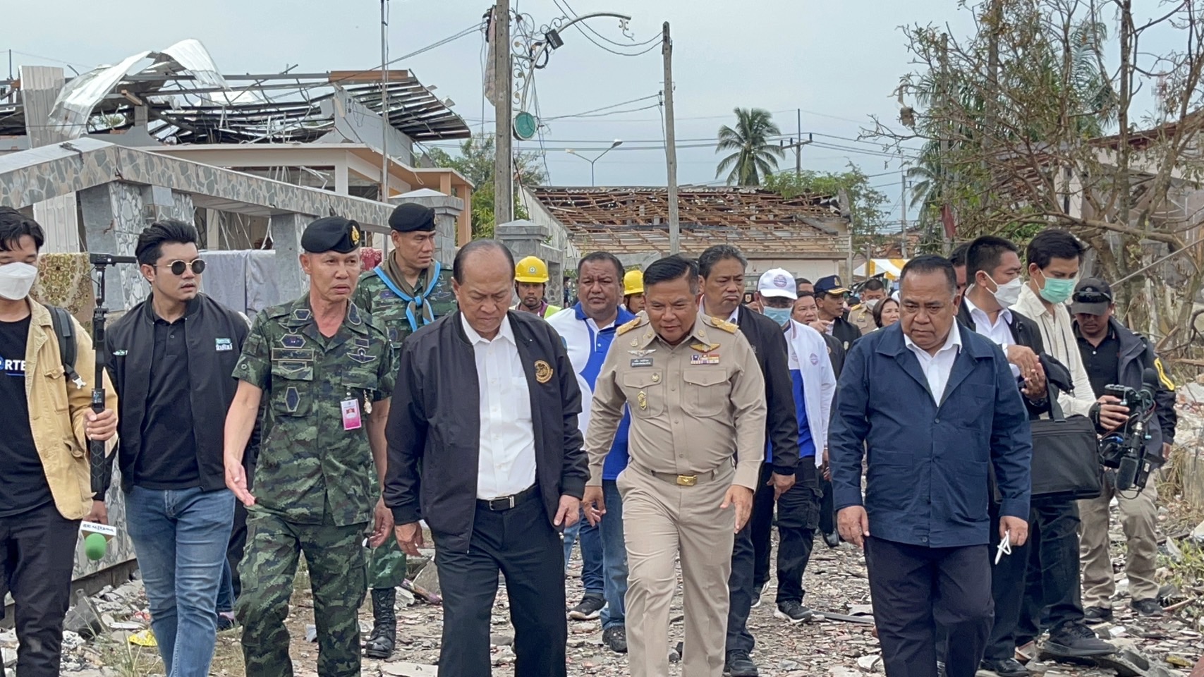 มท.1 ลงพื้นที่ตลาดมูโนะ เยียวยา เหตุโกดังพลุระเบิด จี้เจ้าของรับผิดชอบ มท.1 ลงพื้นที่ตลาดมูโนะ เยียวยา เหตุโกดังพลุระเบิด จี้เจ้าของรับผิดชอบ