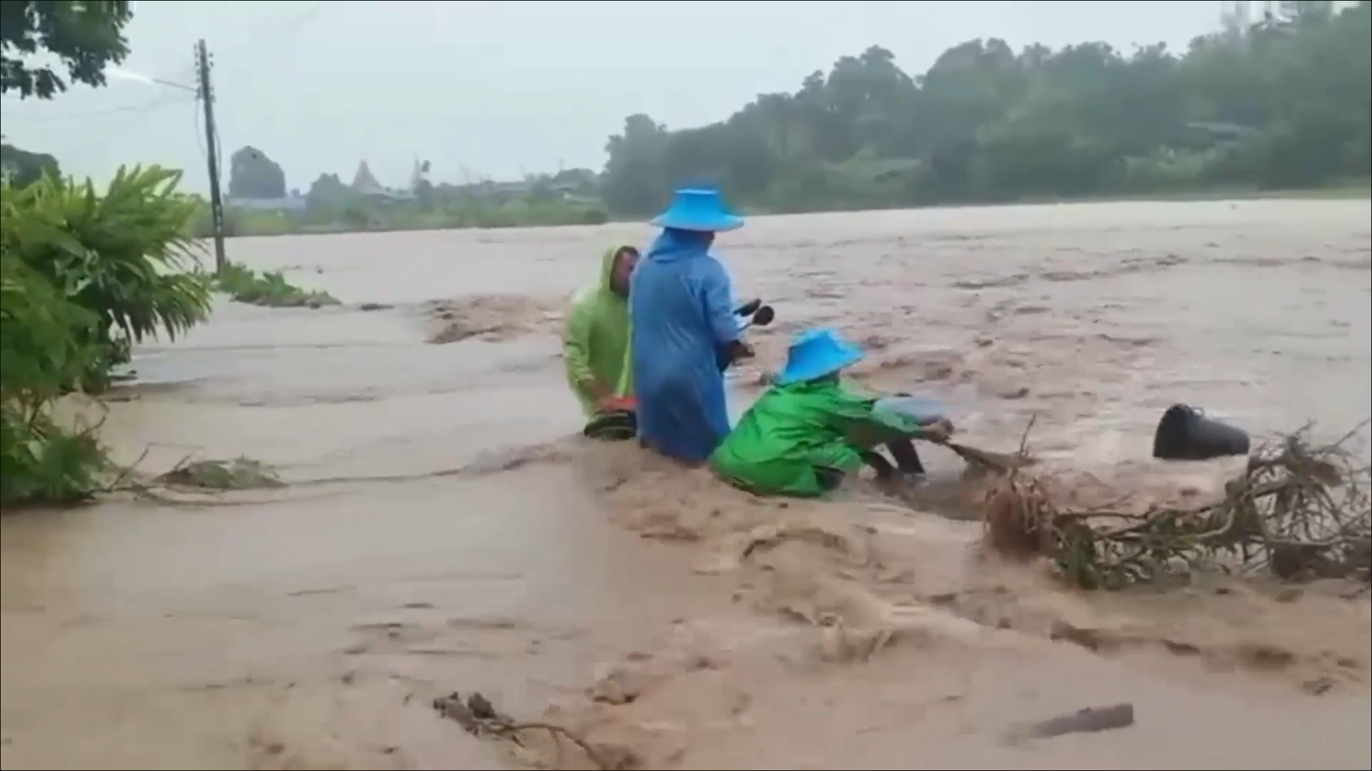 สรุปความเสียหาย พายุหมาอ๊อน กระทบ 56 หมู่บ้าน 5 อำเภอ 2,000 หลังคาเรือน สรุปความเสียหาย พายุหมาอ๊อน กระทบ 56 หมู่บ้าน 5 อำเภอ 2,000 หลังคาเรือน