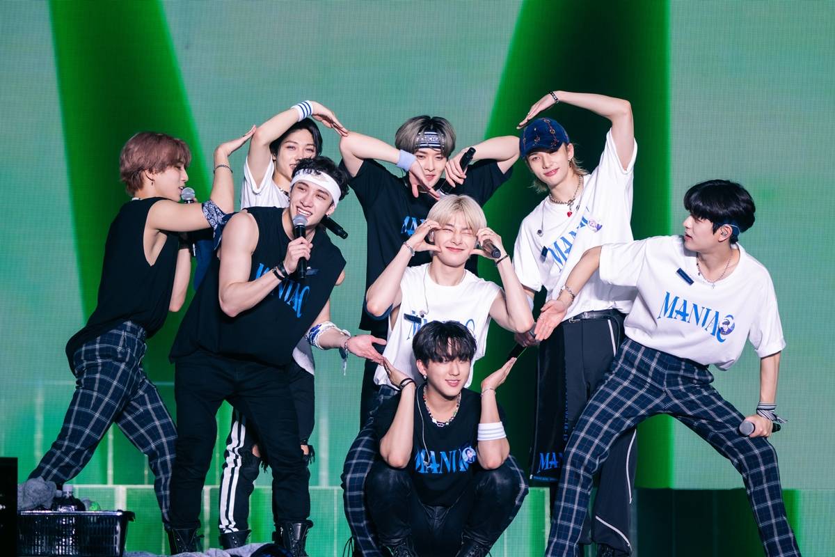 ฮัน Stray Kids ได้รับบาดเจ็บที่ข้อศอกหลังถูกเบียดจนล้มที่สนามบินอินชอน (มีคลิป) ฮัน Stray Kids ได้รับบาดเจ็บที่ข้อศอกหลังถูกเบียดจนล้มที่สนามบินอินชอน (มีคลิป)