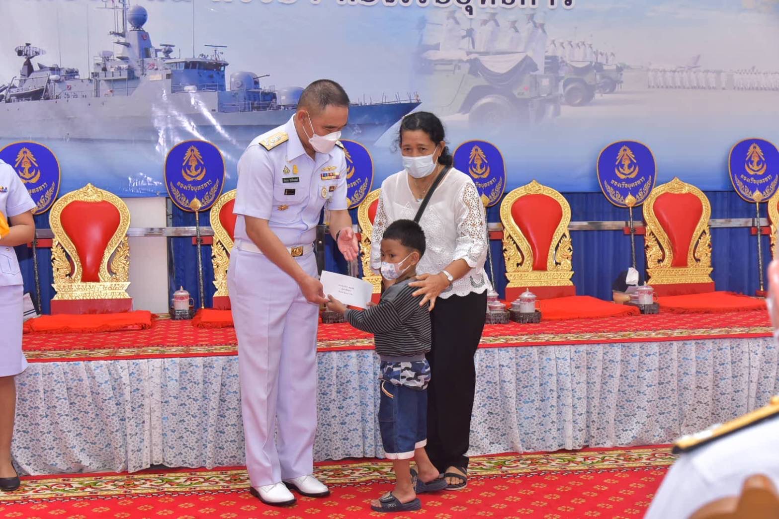 ผบ.ทร.ทำบุญครบ 100 วัน กำลังพลที่เสียชีวิตจากเรือหลวงสุโขทัยอับปาง