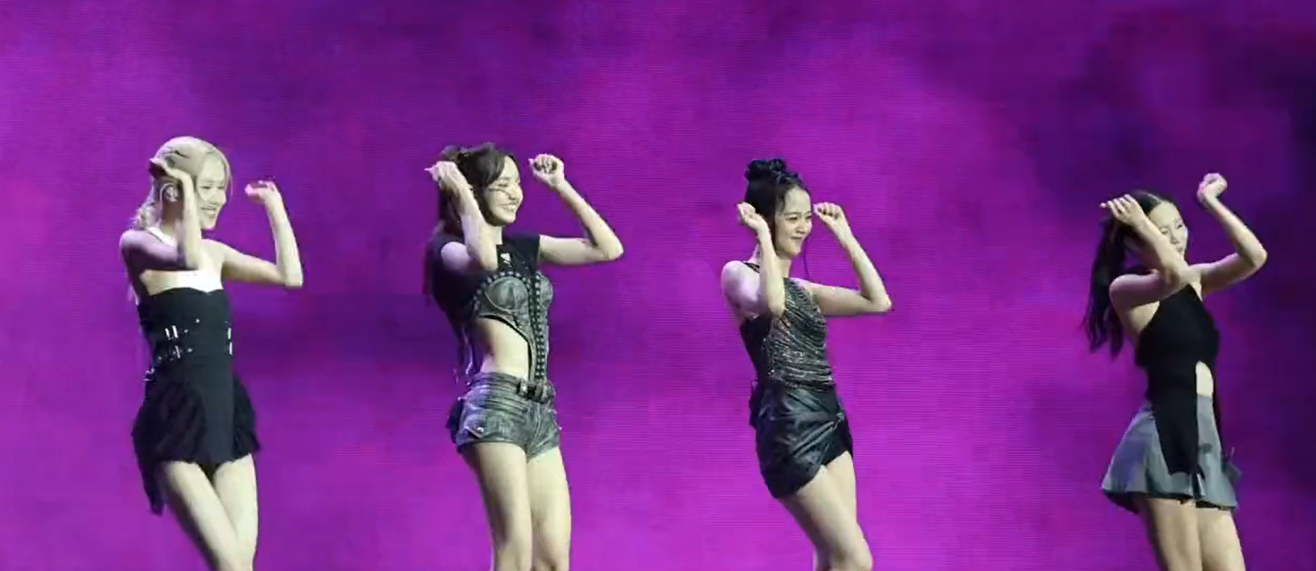 “BLACKPINK” เอาใจแฟนคลับเวียดนามเต้นเพลงสุดฮิต “See Tình” “BLACKPINK” เอาใจแฟนคลับเวียดนามเต้นเพลงสุดฮิต “See Tình”