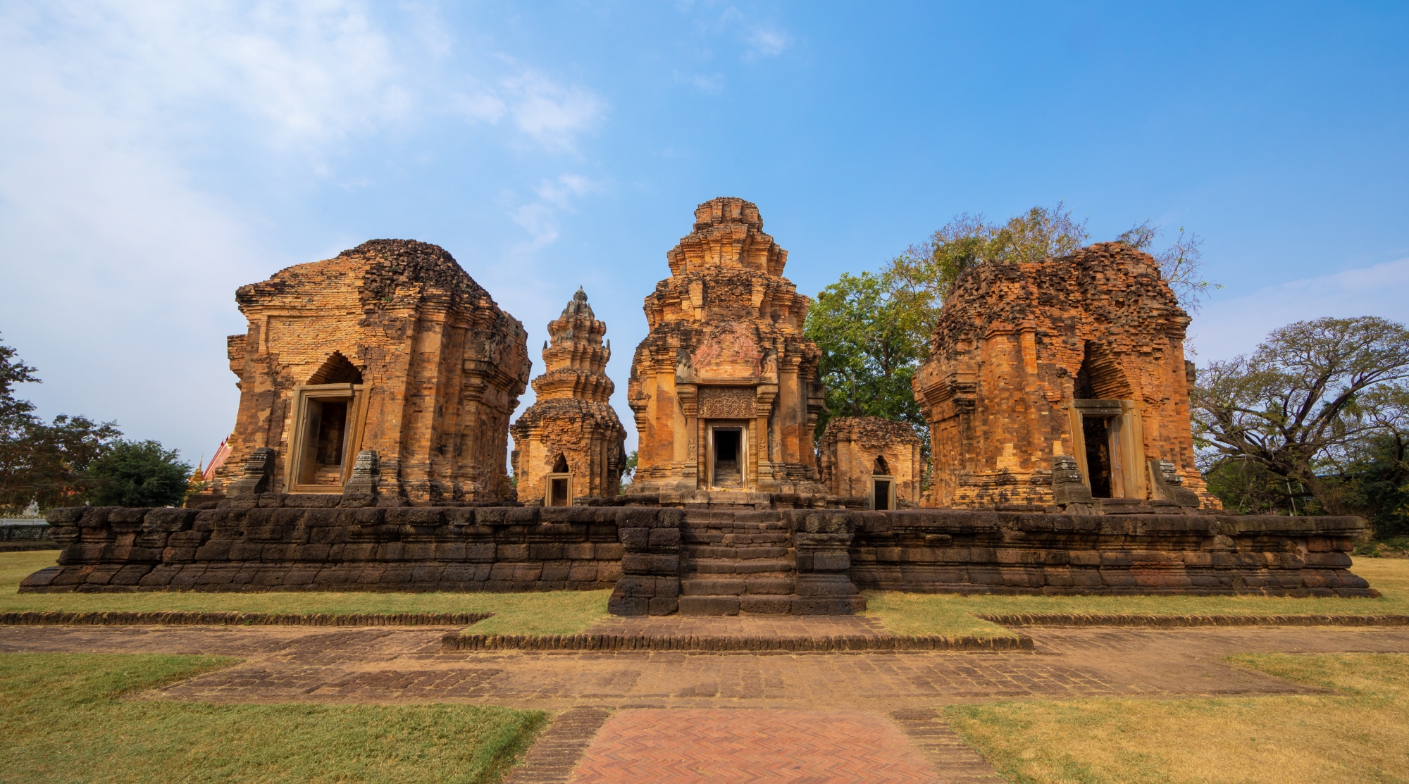 9 ที่เที่ยวสุรินทร์ 2566 ดินแดนช้างใหญ่ ผ้าไหมงามตา 9 ที่เที่ยวสุรินทร์ 2566 ดินแดนช้างใหญ่ ผ้าไหมงามตา