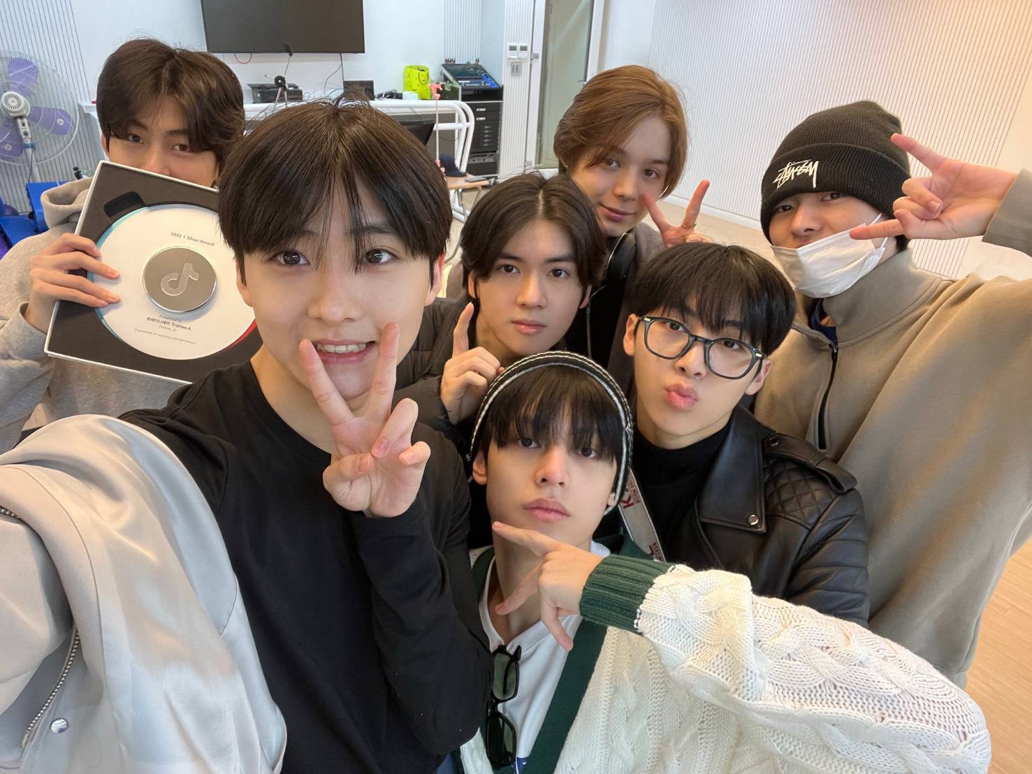 เปิดไทม์ไลน์!! ‘ยอร์ช ยงศิลป์’ ก่อนแจ้งข่าวร้อนโปรเจกต์ Trainee A