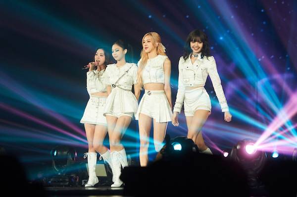 ดูแล “ลิซ่า” ให้ดี!! แฟนคลับทั่วโลกส่ง #YGTreatLisaRight  ฮิตติดเทรนด์