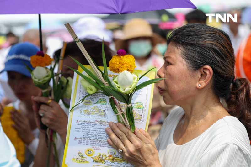 วันสุดท้ายเนืองแน่น ชาวพุทธเข้ากราบพระบรมสารีริกธาตุและพระอรหันตธาตุ วันสุดท้ายเนืองแน่น ชาวพุทธเข้ากราบพระบรมสารีริกธาตุและพระอรหันตธาตุ