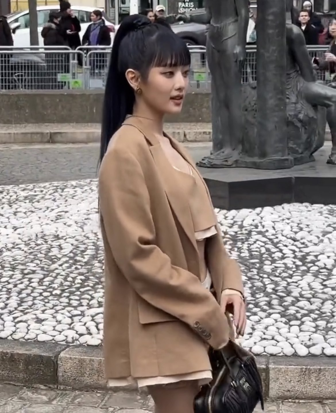'มินนี่-ต้าเหนิง'!! สวยจึ้งนั่งฟรอนต์โรว์ชมแฟชั่นโชว์ Miu Miu ที่ปารีส 'มินนี่-ต้าเหนิง'!! สวยจึ้งนั่งฟรอนต์โรว์ชมแฟชั่นโชว์ Miu Miu ที่ปารีส