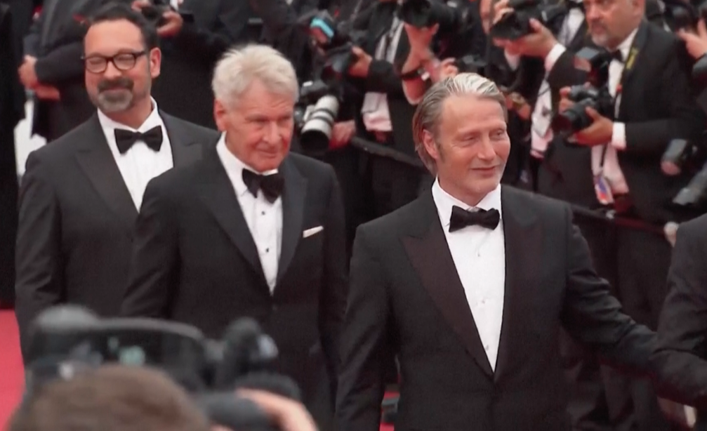 แฟนๆ รุมล้อม!! 'แฮร์ริสัน ฟอร์ด' วัย 80 ปี พา Indiana Jones ภาคจบ เปิดตัวที่คานส์ แฟนๆ รุมล้อม!! 'แฮร์ริสัน ฟอร์ด' วัย 80 ปี พา Indiana Jones ภาคจบ เปิดตัวที่คานส์