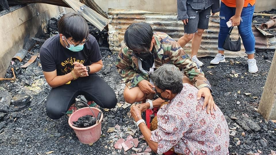 เพชร สหรัตน์ มอบเงินเฉียดล้าน!! รุดสร้างบ้านใหม่ให้ยาย หลังถูกไฟไหม้