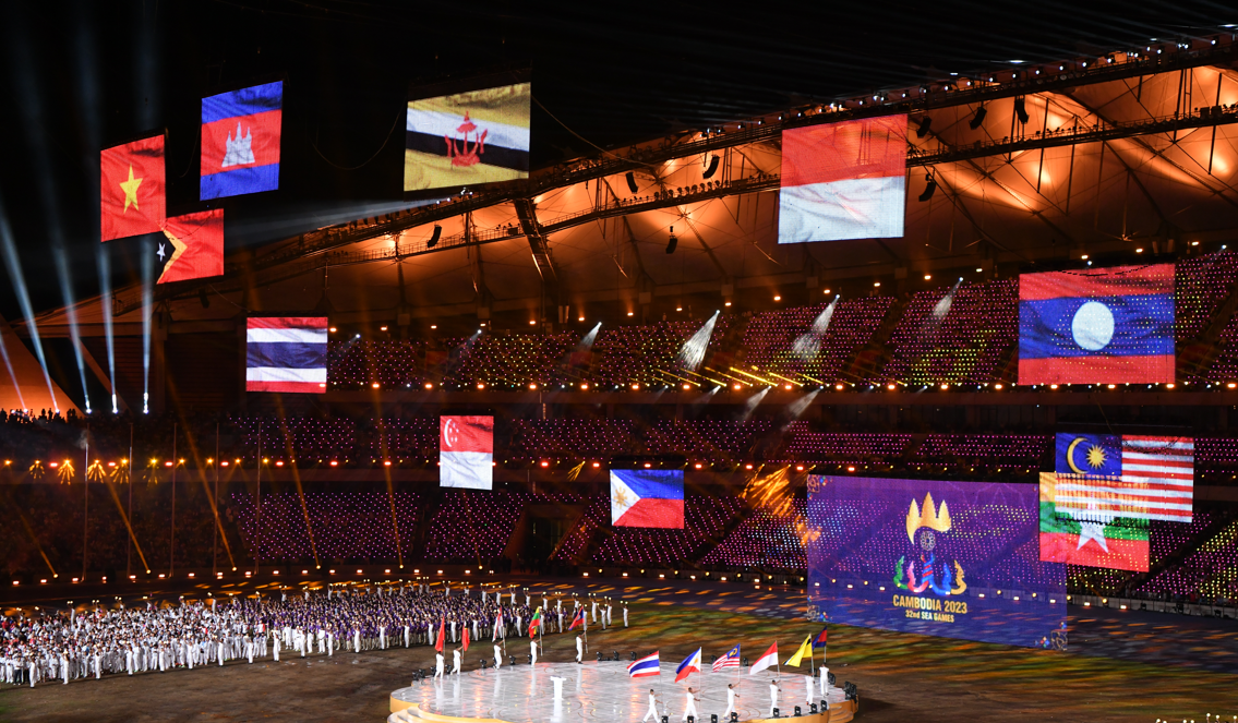 ประมวลภาพ 'กัมพูชา' จัดพิธีปิดซีเกมส์ 2023 โดย พล.อ.ประวิตร ร่วมพิธีรับไม้ต่อ 2025