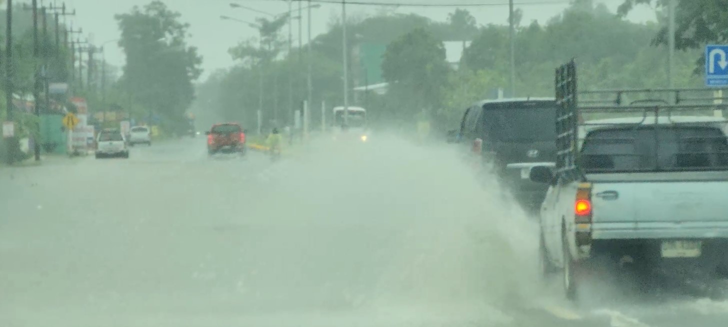 ตราดฝนถล่ม น้ำท่วมโรงเรียน บ้านพักครู ถนนหลายสาย ตราดฝนถล่ม น้ำท่วมโรงเรียน บ้านพักครู ถนนหลายสาย