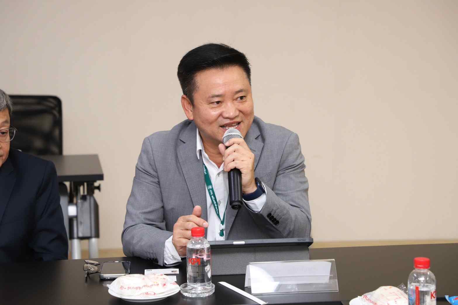 คณะผู้บริหารจุฬาลงกรณ์มหาวิทยาลัย เยี่ยมชมโรงงานหน้ากากอนามัยซีพี ต่อยอดวิจัยมาพัฒนา นวัตกรรมผลิตภัณฑ์ทางการแพทย์ คณะผู้บริหารจุฬาลงกรณ์มหาวิทยาลัย เยี่ยมชมโรงงานหน้ากากอนามัยซีพี ต่อยอดวิจัยมาพัฒนา นวัตกรรมผลิตภัณฑ์ทางการแพทย์