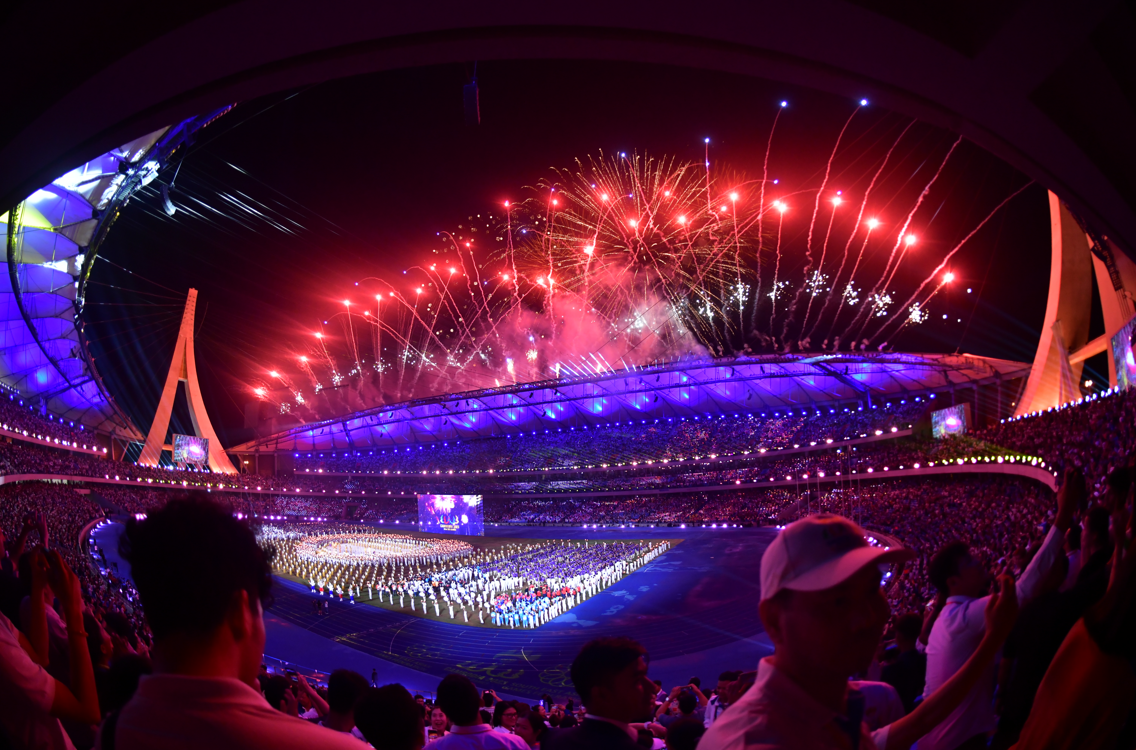 ประมวลภาพ 'กัมพูชา' จัดพิธีปิดซีเกมส์ 2023 โดย พล.อ.ประวิตร ร่วมพิธีรับไม้ต่อ 2025