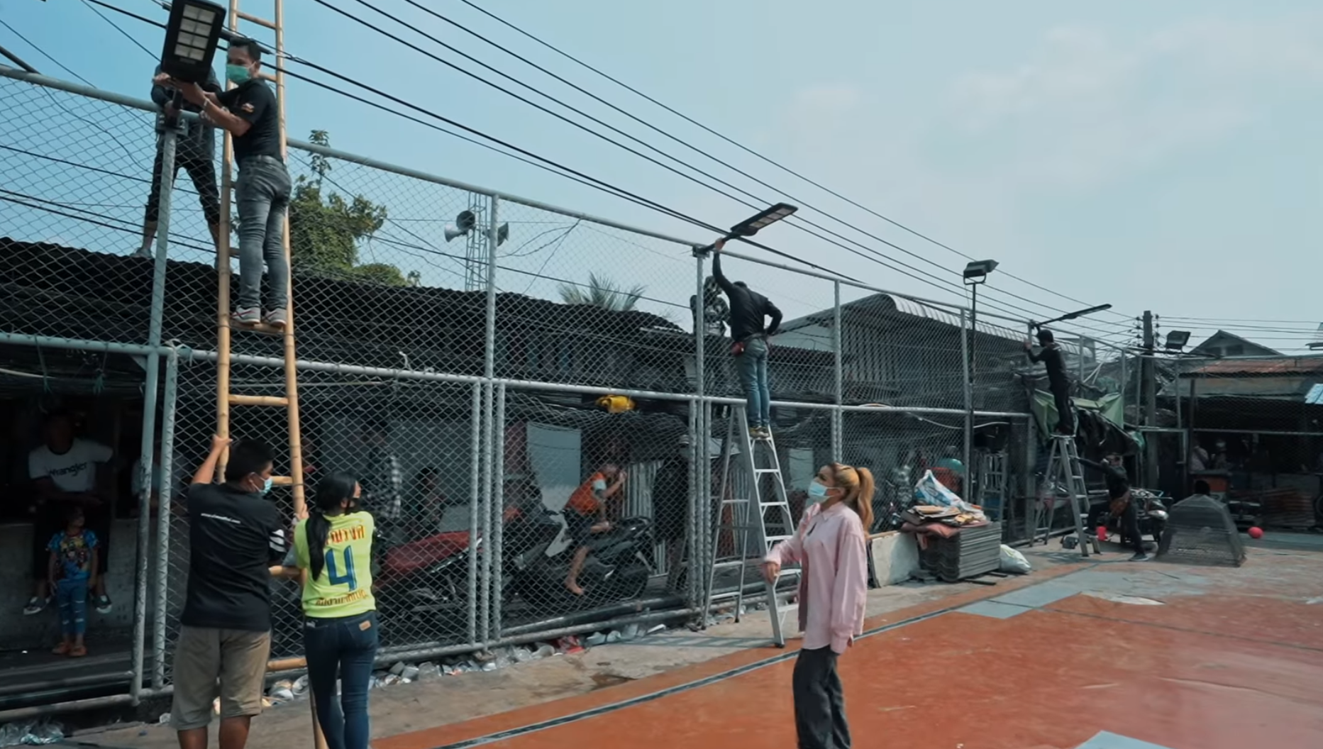 'พิมรี่พาย' จัดให้! ทุ่มเงินแสนติดไฟให้ชุมชนคลองเตย 'พิมรี่พาย' จัดให้! ทุ่มเงินแสนติดไฟให้ชุมชนคลองเตย