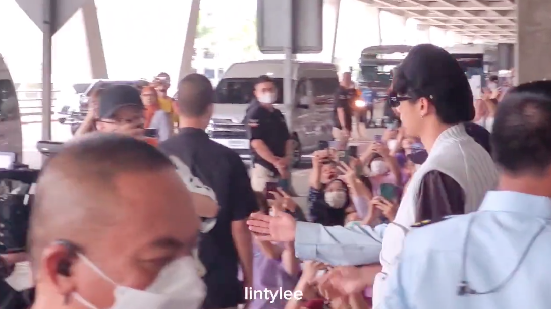 ตี๋ถึงไทยแล้ว!! 'ดีแลน หวัง' พระเอก F4 จีน พร้อมถ่ายทำ Keep Running ในกรุงเทพและพัทยา