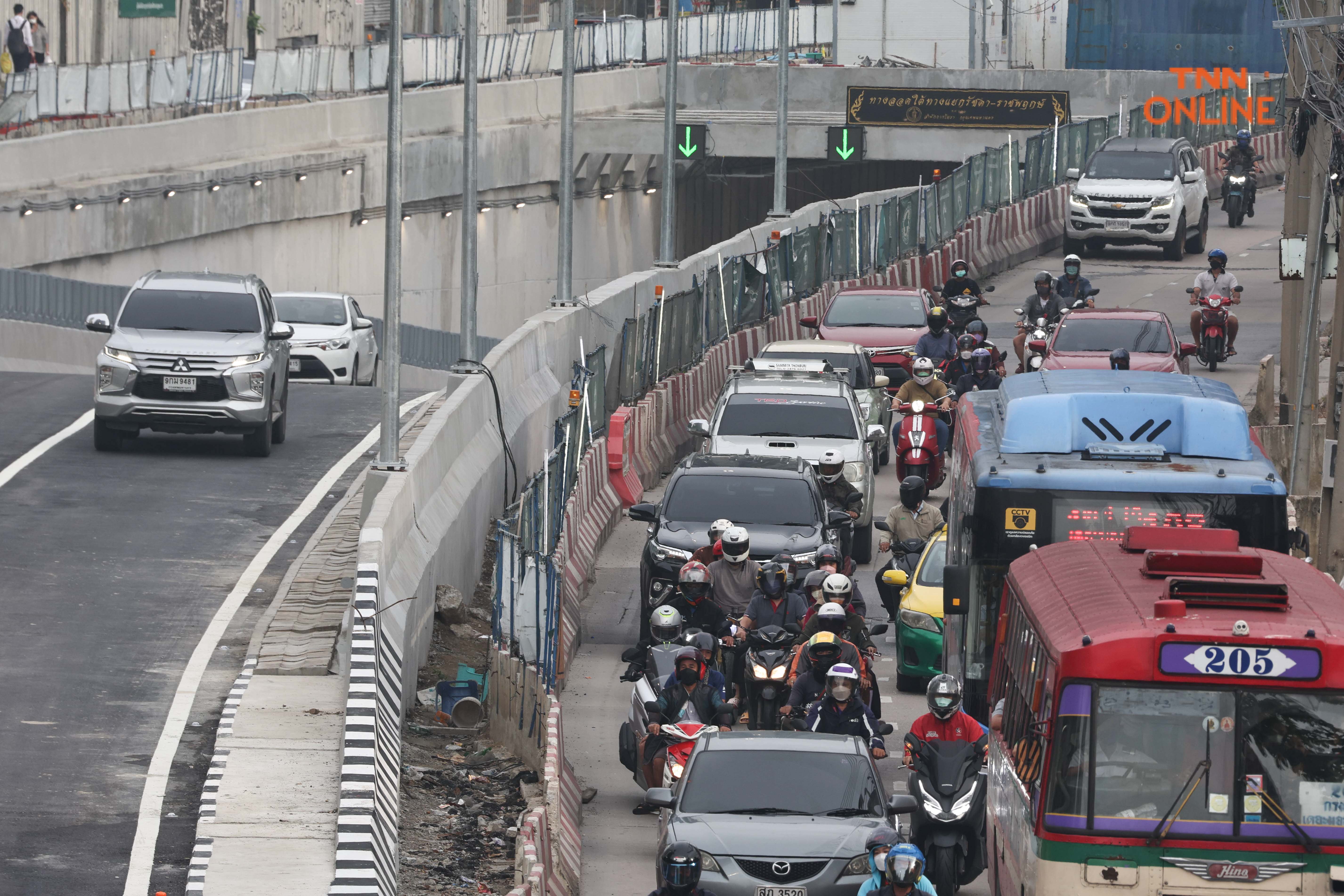 ชัชชาติตรวจอุโมงค์ท่าพระ หลังวันนี้เปิดวันแรกพบการจราจรดีขึ้น เร่งเก็บงานทางเท้า ชัชชาติตรวจอุโมงค์ท่าพระ หลังวันนี้เปิดวันแรกพบการจราจรดีขึ้น เร่งเก็บงานทางเท้า
